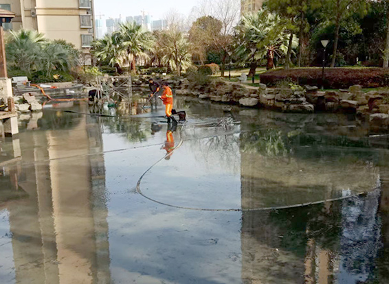 江陵景观池淤泥清理