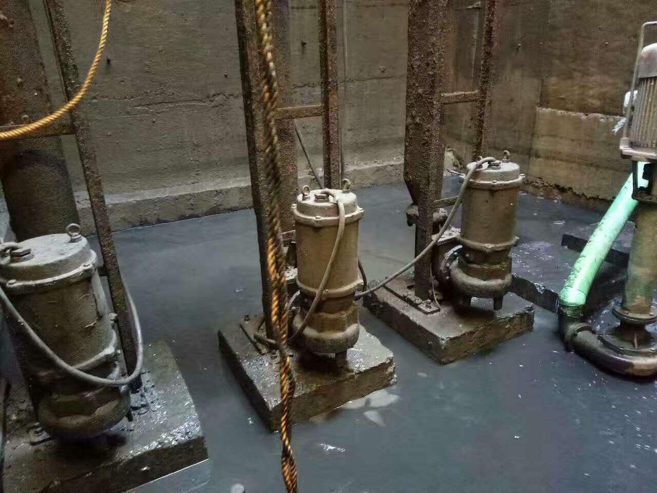 江陵污水池清理